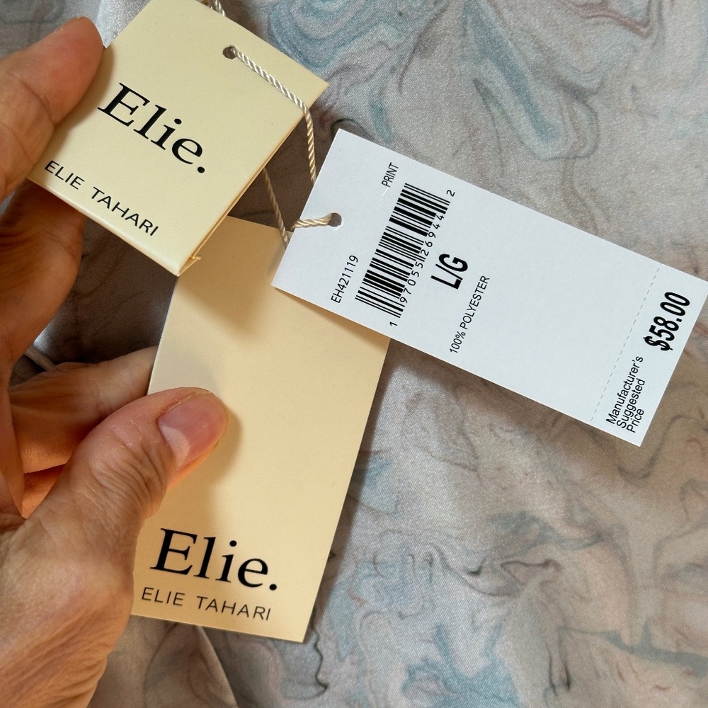 Elie Tahari Silky Flowing Poly Blouse Button Front Cap Sleeves Large NWT - Picture 5 of 16